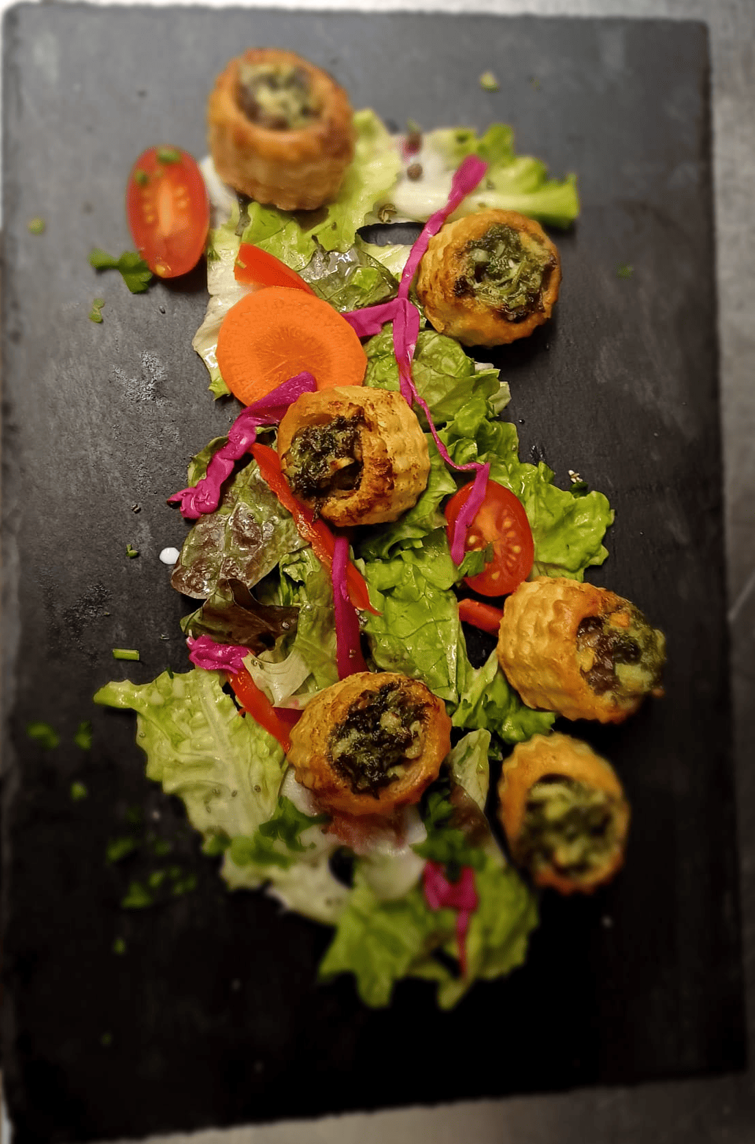 Escargots sur Lit de Salade